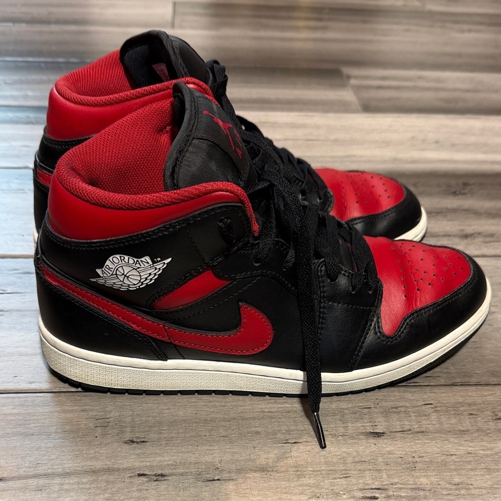 Nike Air Jordan 1 High Top Black and Red Sneakers size 8.5 - Picture 2 of 12
